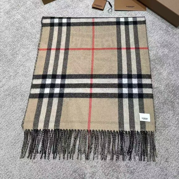 Burberry Beige and Black Checkered Women’s Scarf - Picture 5 of 6